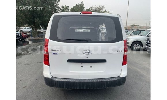 Acheter Import Voiture Hyundai Cargo Blanc à Import - Dubai, Burkina-Faso Acheter Import Voiture Hyundai Cargo Blanc à Import - Dubai, Burkina-Faso