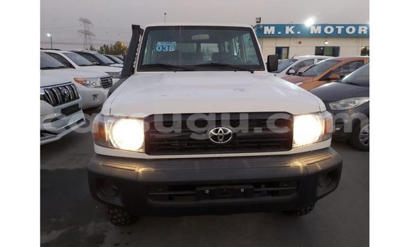 Sayi Imported Toyota Land Cruiser White Mota in Import - Dubai a Burkina Faso Sayi Imported Toyota Land Cruiser White Mota in Import - Dubai a Burkina Faso