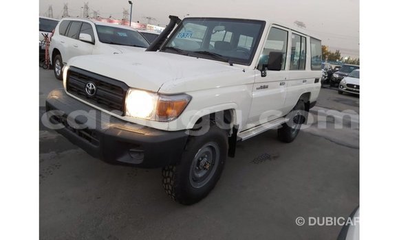 Sayi Imported Toyota Land Cruiser White Mota in Import - Dubai a Burkina Faso Sayi Imported Toyota Land Cruiser White Mota in Import - Dubai a Burkina Faso