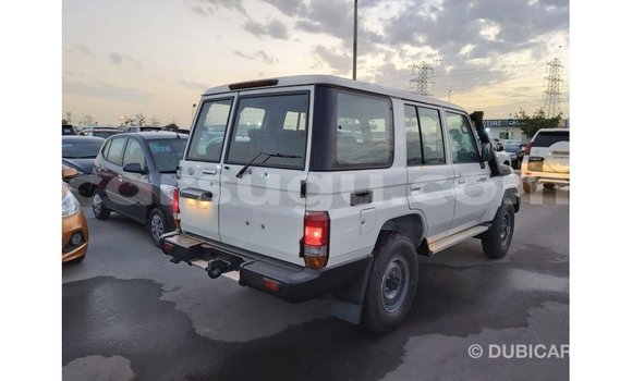 Sayi Imported Toyota Land Cruiser White Mota in Import - Dubai a Burkina Faso Sayi Imported Toyota Land Cruiser White Mota in Import - Dubai a Burkina Faso