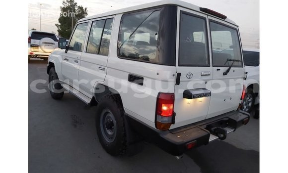 Sayi Imported Toyota Land Cruiser White Mota in Import - Dubai a Burkina Faso Sayi Imported Toyota Land Cruiser White Mota in Import - Dubai a Burkina Faso