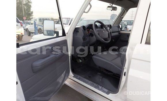 Sayi Imported Toyota Land Cruiser White Mota in Import - Dubai a Burkina Faso Sayi Imported Toyota Land Cruiser White Mota in Import - Dubai a Burkina Faso