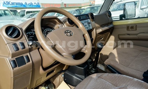 Acheter Import Voiture Toyota Land Cruiser Beige à Import - Dubai, Burkina-Faso Acheter Import Voiture Toyota Land Cruiser Beige à Import - Dubai, Burkina-Faso
