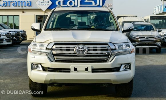 Sayi Imported Toyota Land Cruiser White Mota in Import - Dubai a Burkina Faso Sayi Imported Toyota Land Cruiser White Mota in Import - Dubai a Burkina Faso