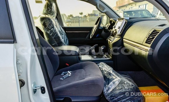 Sayi Imported Toyota Land Cruiser White Mota in Import - Dubai a Burkina Faso Sayi Imported Toyota Land Cruiser White Mota in Import - Dubai a Burkina Faso
