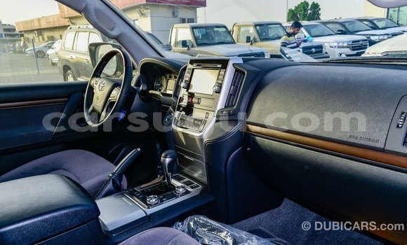 Sayi Imported Toyota Land Cruiser White Mota in Import - Dubai a Burkina Faso Sayi Imported Toyota Land Cruiser White Mota in Import - Dubai a Burkina Faso