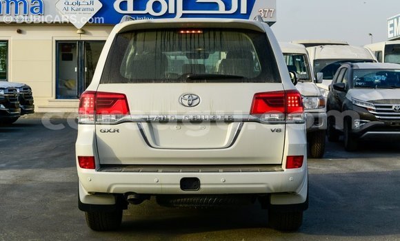 Sayi Imported Toyota Land Cruiser White Mota in Import - Dubai a Burkina Faso Sayi Imported Toyota Land Cruiser White Mota in Import - Dubai a Burkina Faso