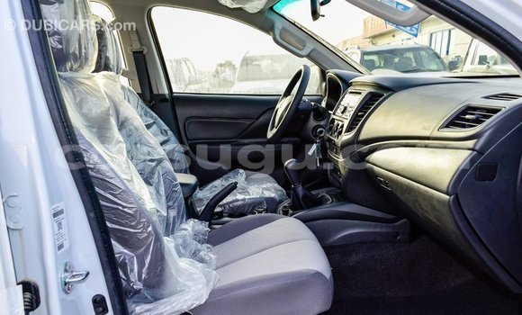 Acheter Import Voiture Mitsubishi L200 Blanc à Import - Dubai, Burkina-Faso Acheter Import Voiture Mitsubishi L200 Blanc à Import - Dubai, Burkina-Faso