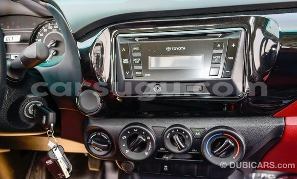 Acheter Import Voiture Toyota Hilux Blanc à Import - Dubai, Burkina-Faso Acheter Import Voiture Toyota Hilux Blanc à Import - Dubai, Burkina-Faso