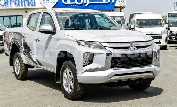 Acheter Import Voiture Mitsubishi L200 Blanc à Import - Dubai, Burkina-Faso Acheter Import Voiture Mitsubishi L200 Blanc à Import - Dubai, Burkina-Faso