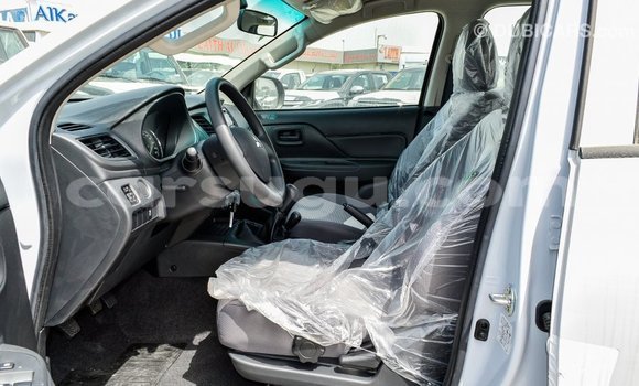 Acheter Import Voiture Mitsubishi L200 Blanc à Import - Dubai, Burkina-Faso Acheter Import Voiture Mitsubishi L200 Blanc à Import - Dubai, Burkina-Faso