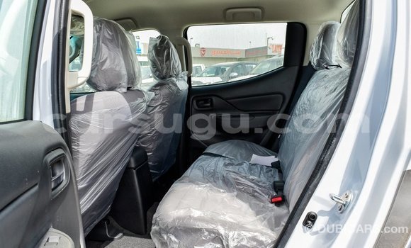 Acheter Import Voiture Mitsubishi L200 Blanc à Import - Dubai, Burkina-Faso Acheter Import Voiture Mitsubishi L200 Blanc à Import - Dubai, Burkina-Faso