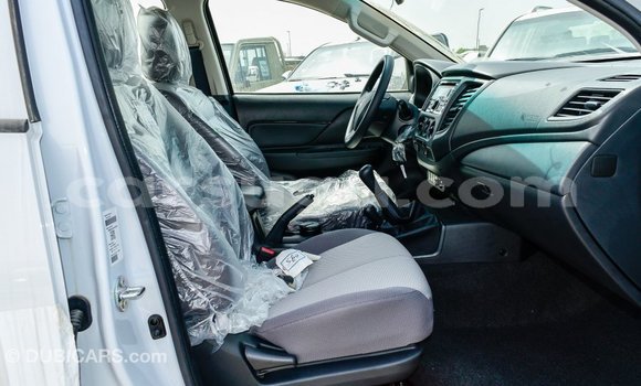 Acheter Import Voiture Mitsubishi L200 Blanc à Import - Dubai, Burkina-Faso Acheter Import Voiture Mitsubishi L200 Blanc à Import - Dubai, Burkina-Faso