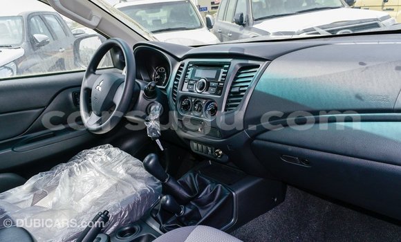Acheter Import Voiture Mitsubishi L200 Blanc à Import - Dubai, Burkina-Faso Acheter Import Voiture Mitsubishi L200 Blanc à Import - Dubai, Burkina-Faso