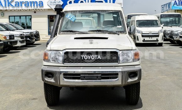 Acheter Import Voiture Toyota Land Cruiser Blanc à Import - Dubai, Burkina-Faso Acheter Import Voiture Toyota Land Cruiser Blanc à Import - Dubai, Burkina-Faso