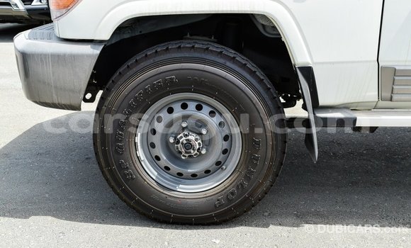Acheter Import Voiture Toyota Land Cruiser Blanc à Import - Dubai, Burkina-Faso Acheter Import Voiture Toyota Land Cruiser Blanc à Import - Dubai, Burkina-Faso