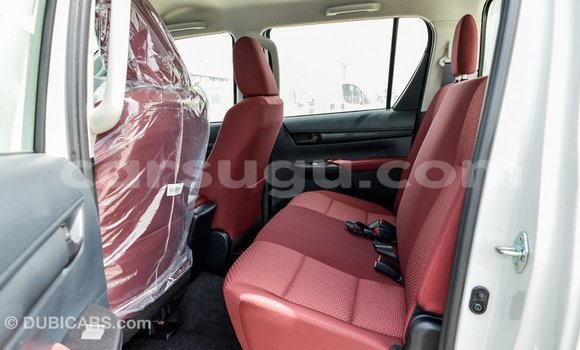 Acheter Import Voiture Toyota Hilux Blanc à Import - Dubai, Burkina-Faso Acheter Import Voiture Toyota Hilux Blanc à Import - Dubai, Burkina-Faso