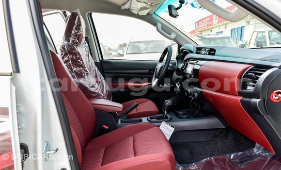 Acheter Import Voiture Toyota Hilux Blanc à Import - Dubai, Burkina-Faso Acheter Import Voiture Toyota Hilux Blanc à Import - Dubai, Burkina-Faso