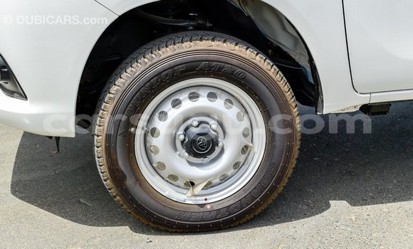 Acheter Import Voiture Toyota Hilux Blanc à Import - Dubai, Burkina-Faso Acheter Import Voiture Toyota Hilux Blanc à Import - Dubai, Burkina-Faso