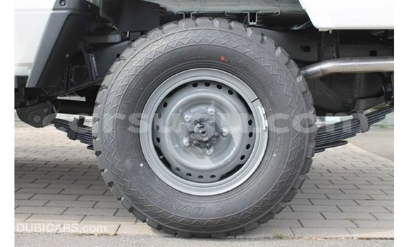 Buy Import Toyota Land Cruiser White Car in Import - Dubai in Burkina Faso Buy Import Toyota Land Cruiser White Car in Import - Dubai in Burkina Faso