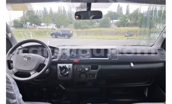 Acheter Import Voiture Toyota Hiace Blanc à Import - Dubai, Burkina-Faso Acheter Import Voiture Toyota Hiace Blanc à Import - Dubai, Burkina-Faso