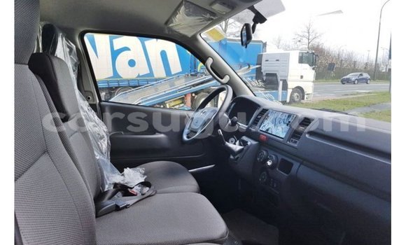 Sayi Imported Toyota Hiace White Mota in Import - Dubai a Burkina Faso Sayi Imported Toyota Hiace White Mota in Import - Dubai a Burkina Faso