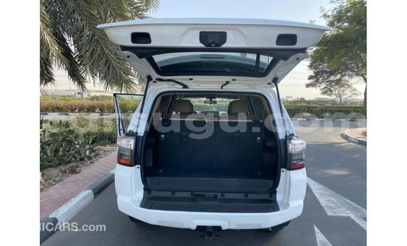 Acheter Import Utilitaire Toyota HiAce Blanc à Import - Dubai, Burkina-Faso Acheter Import Utilitaire Toyota HiAce Blanc à Import - Dubai, Burkina-Faso