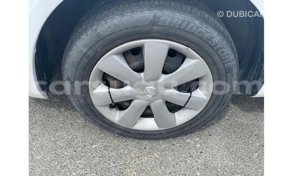 Acheter Import Voiture Nissan Sunny Blanc à Import - Dubai, Burkina-Faso Acheter Import Voiture Nissan Sunny Blanc à Import - Dubai, Burkina-Faso