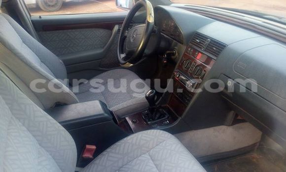 Acheter Occasion Voiture Mercedes-Benz 190 Bleu à Ouagadougou, Burkina-Faso Acheter Occasion Voiture Mercedes-Benz 190 Bleu à Ouagadougou, Burkina-Faso