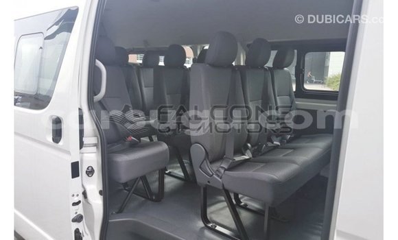 Acheter Import Voiture Toyota Hiace Blanc à Import - Dubai, Burkina-Faso Acheter Import Voiture Toyota Hiace Blanc à Import - Dubai, Burkina-Faso