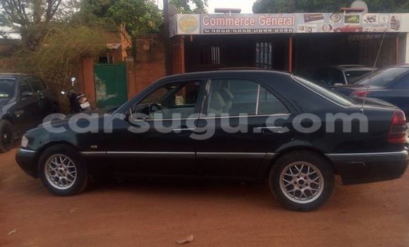 Acheter Occasion Voiture Mercedes-Benz 190 Bleu à Ouagadougou, Burkina-Faso Acheter Occasion Voiture Mercedes-Benz 190 Bleu à Ouagadougou, Burkina-Faso
