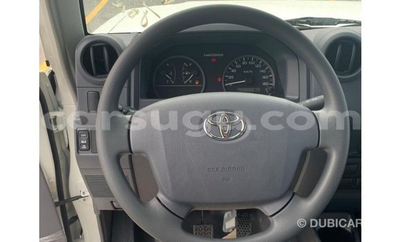 Acheter Import Voiture Toyota Land Cruiser Blanc à Import - Dubai, Burkina-Faso Acheter Import Voiture Toyota Land Cruiser Blanc à Import - Dubai, Burkina-Faso