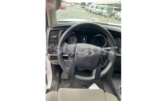 Sayi Imported Toyota Sequoia White Mota in Import - Dubai a Burkina Faso Sayi Imported Toyota Sequoia White Mota in Import - Dubai a Burkina Faso