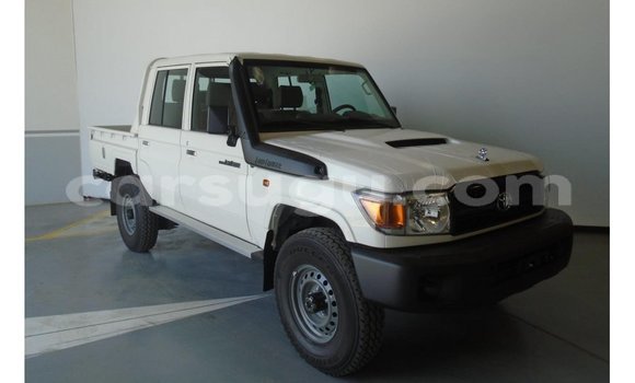 Sayi Imported Toyota Land Cruiser White Mota in Import - Dubai a Burkina Faso Sayi Imported Toyota Land Cruiser White Mota in Import - Dubai a Burkina Faso