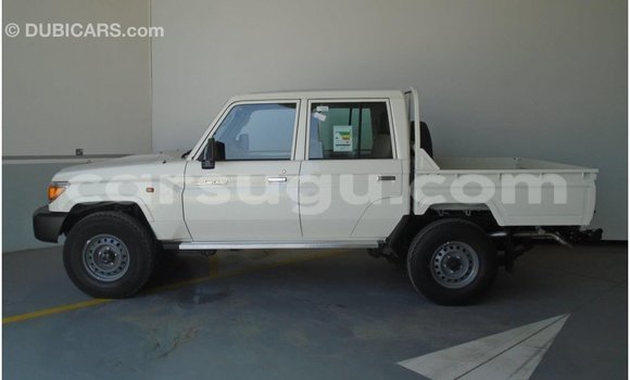 Sayi Imported Toyota Land Cruiser White Mota in Import - Dubai a Burkina Faso Sayi Imported Toyota Land Cruiser White Mota in Import - Dubai a Burkina Faso