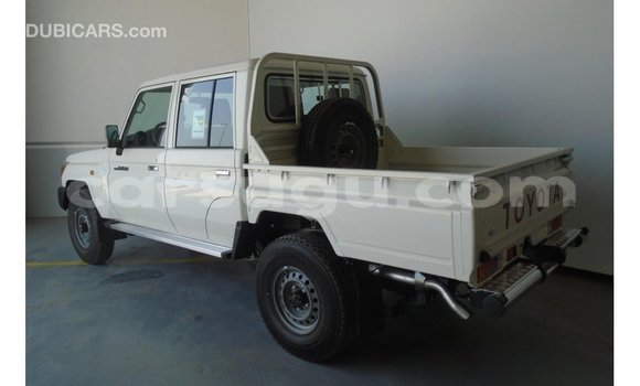 Sayi Imported Toyota Land Cruiser White Mota in Import - Dubai a Burkina Faso Sayi Imported Toyota Land Cruiser White Mota in Import - Dubai a Burkina Faso