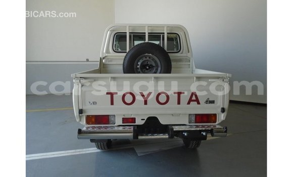 Sayi Imported Toyota Land Cruiser White Mota in Import - Dubai a Burkina Faso Sayi Imported Toyota Land Cruiser White Mota in Import - Dubai a Burkina Faso