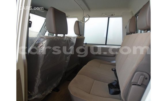 Sayi Imported Toyota Land Cruiser White Mota in Import - Dubai a Burkina Faso Sayi Imported Toyota Land Cruiser White Mota in Import - Dubai a Burkina Faso