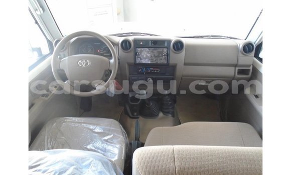 Sayi Imported Toyota Land Cruiser White Mota in Import - Dubai a Burkina Faso Sayi Imported Toyota Land Cruiser White Mota in Import - Dubai a Burkina Faso