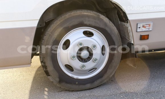 Acheter Import Voiture Toyota Coaster Blanc à Import - Dubai, Burkina-Faso Acheter Import Voiture Toyota Coaster Blanc à Import - Dubai, Burkina-Faso