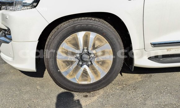 Sayi Imported Toyota Land Cruiser White Mota in Import - Dubai a Burkina Faso Sayi Imported Toyota Land Cruiser White Mota in Import - Dubai a Burkina Faso