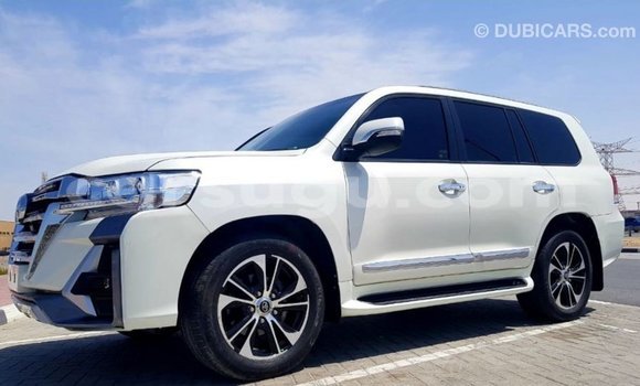 Acheter Import Voiture Toyota Land Cruiser Blanc à Import - Dubai, Burkina-Faso Acheter Import Voiture Toyota Land Cruiser Blanc à Import - Dubai, Burkina-Faso