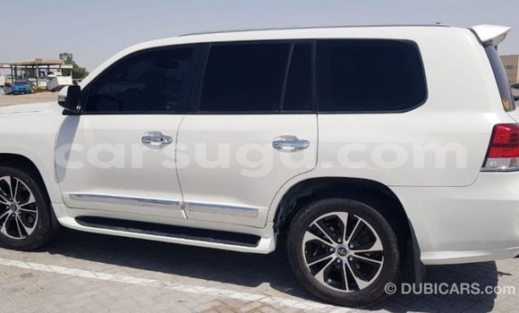 Acheter Import Voiture Toyota Land Cruiser Blanc à Import - Dubai, Burkina-Faso Acheter Import Voiture Toyota Land Cruiser Blanc à Import - Dubai, Burkina-Faso