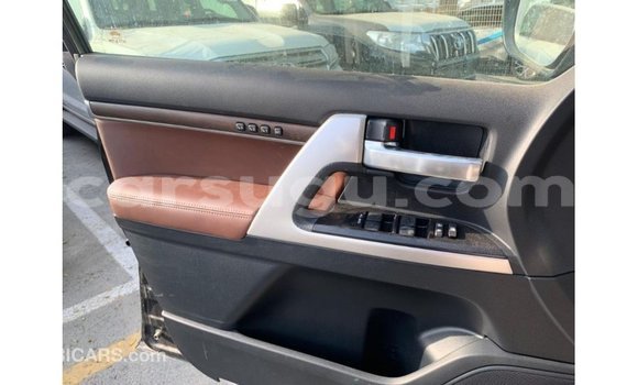 Acheter Import Voiture Toyota Land Cruiser Noir à Import - Dubai, Burkina-Faso Acheter Import Voiture Toyota Land Cruiser Noir à Import - Dubai, Burkina-Faso