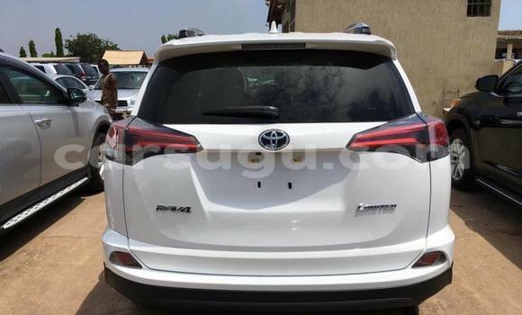 Acheter Neuf Voiture Toyota RAV4 Blanc à Ouagadougou, Burkina-Faso Acheter Neuf Voiture Toyota RAV4 Blanc à Ouagadougou, Burkina-Faso