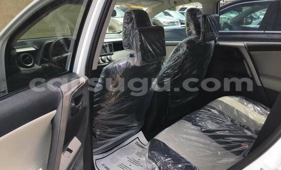 Acheter Neuf Voiture Toyota RAV4 Blanc à Ouagadougou, Burkina-Faso Acheter Neuf Voiture Toyota RAV4 Blanc à Ouagadougou, Burkina-Faso