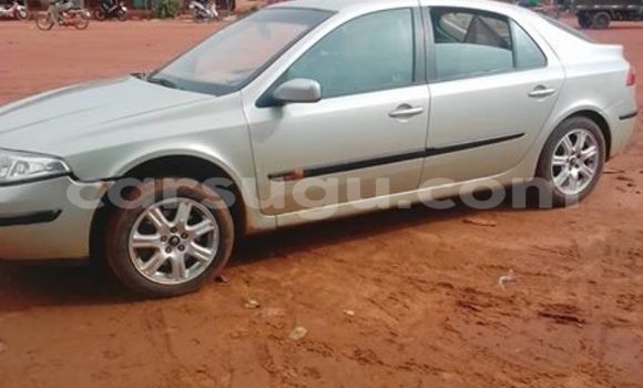 Sayi Sabo Renault Laguna Azurfa Mota in Ouagadougou a Burkina Faso