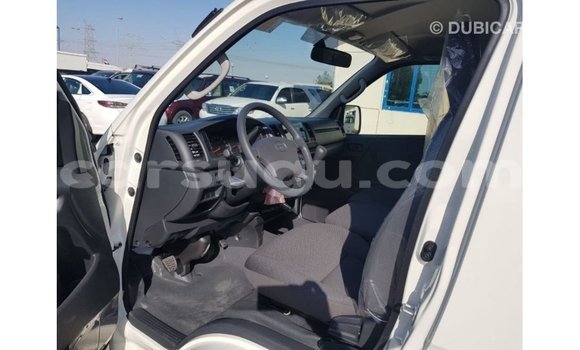 Sayi Imported Toyota Hiace White Mota in Import - Dubai a Burkina Faso Sayi Imported Toyota Hiace White Mota in Import - Dubai a Burkina Faso