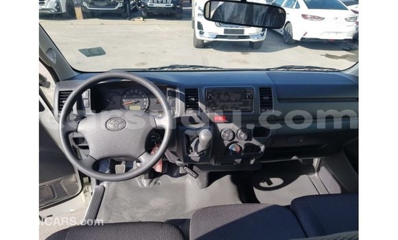 Sayi Imported Toyota Hiace White Mota in Import - Dubai a Burkina Faso Sayi Imported Toyota Hiace White Mota in Import - Dubai a Burkina Faso