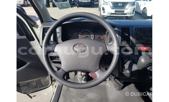 Sayi Imported Toyota Hiace White Mota in Import - Dubai a Burkina Faso Sayi Imported Toyota Hiace White Mota in Import - Dubai a Burkina Faso